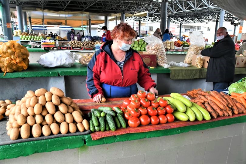 Piața Centrală comerț vânzători legume