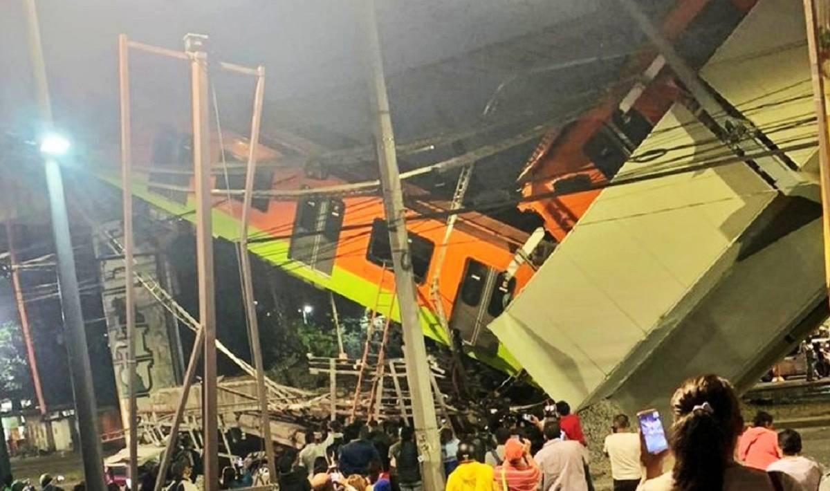 Un pasaj de la metroul suspendat s-a prăbuşit în suburbia Olivos din Mexico City