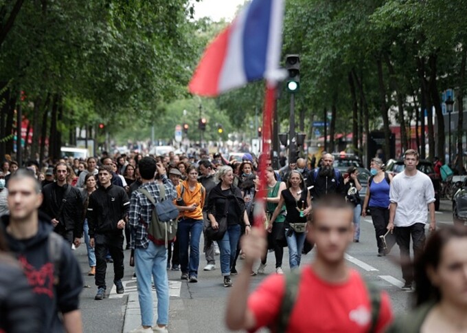 francezi au protestat împotriva vaccinării